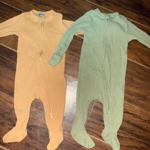 Old Navy Green and Tan Footies One Piece Sleepwear